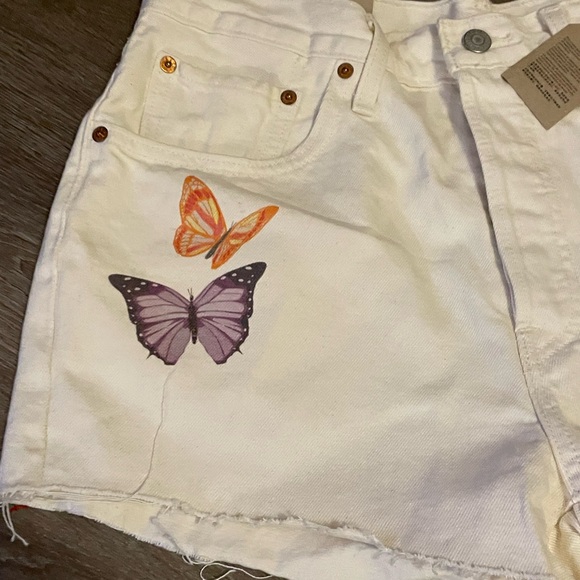 NWT 🦋 LEVI'S WOMEN'S 501 GIVE ME
BUTTERFLIES HIGH RISE DENIM SHORTS - Picture 6 of 12